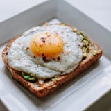 Avocado pe pâine cu maia